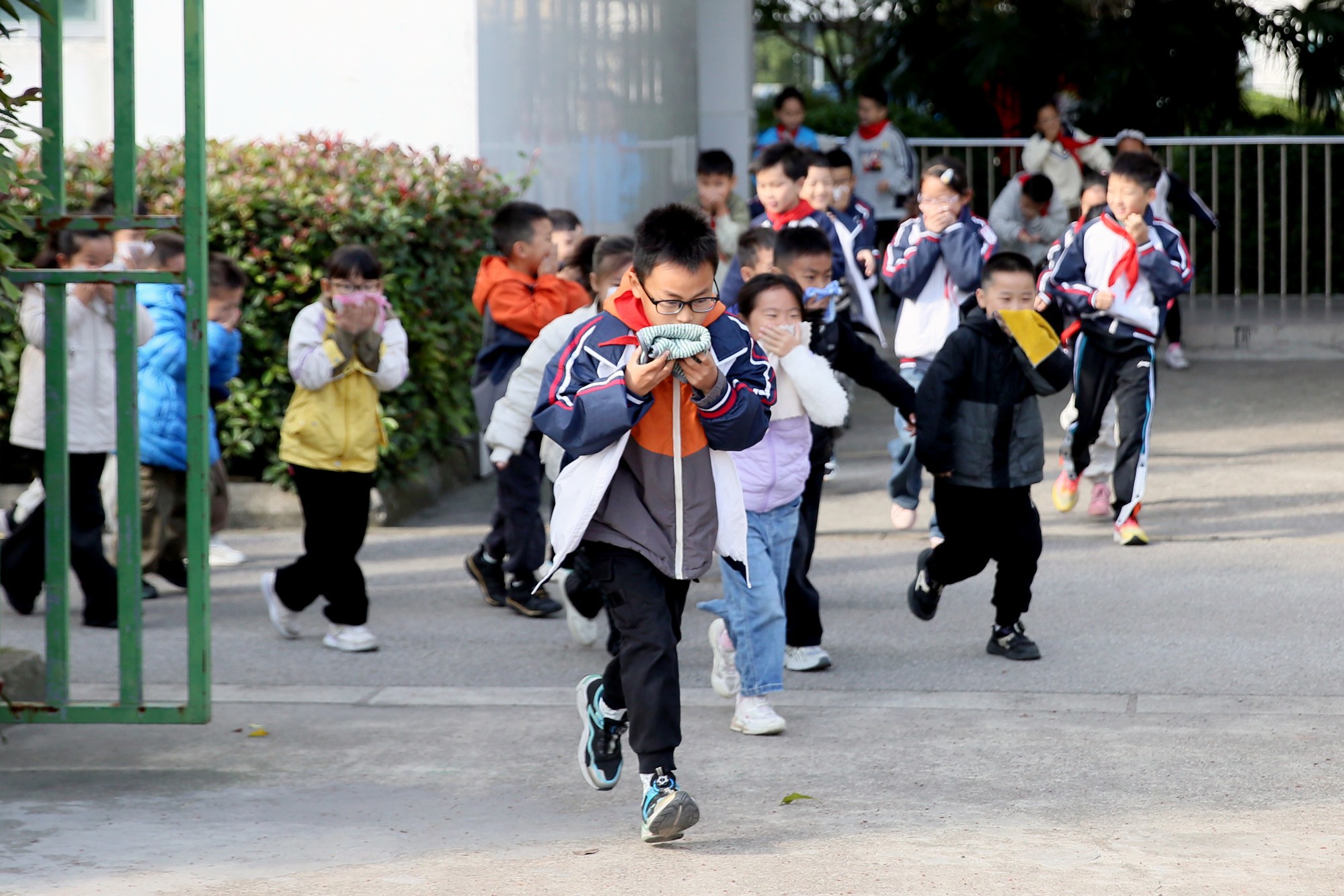 警钟长鸣守校园 消防演练护成长