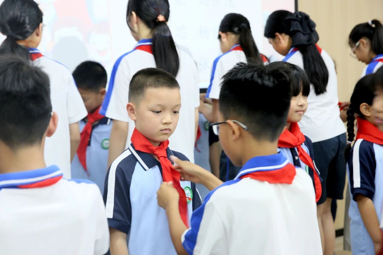 高举队旗跟党走 做新时代好少年——澄湖实验小学2026年一年级第一批少先队员入队仪式